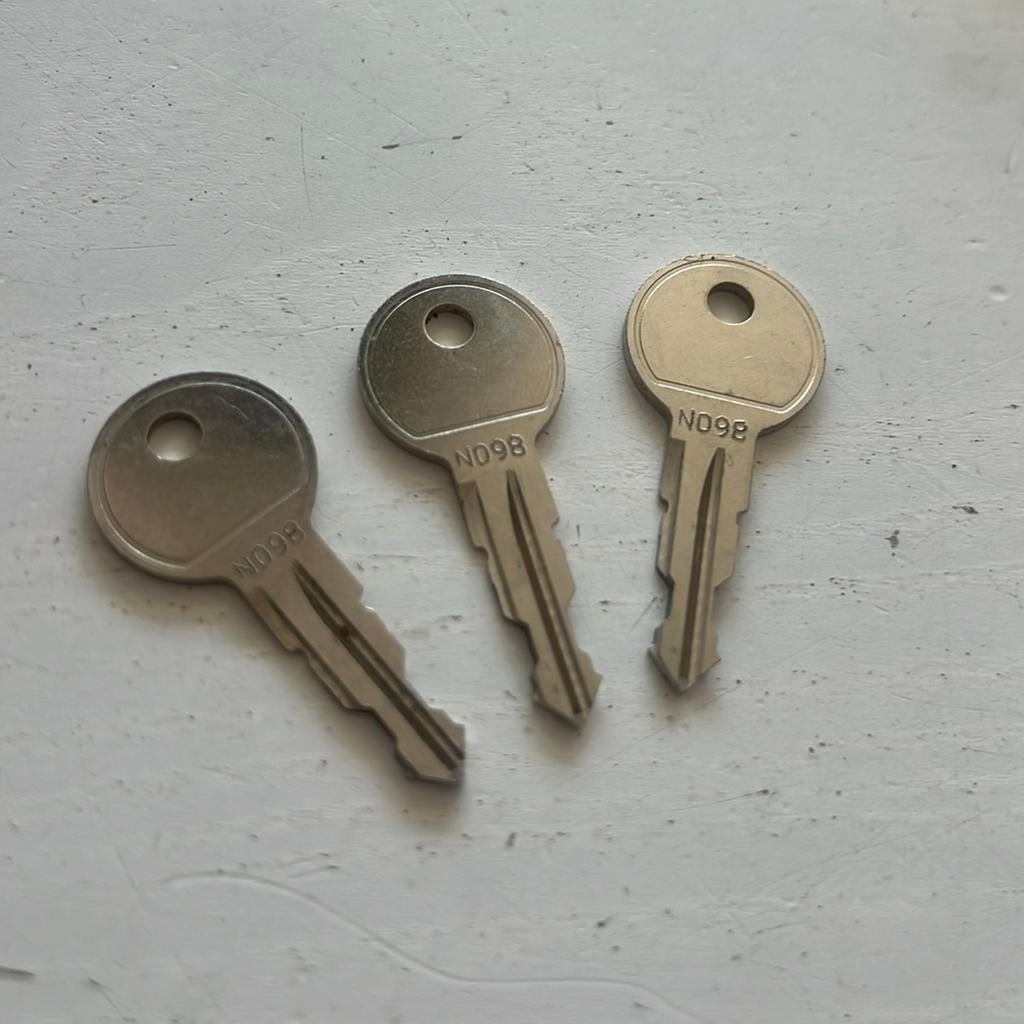 2x Thule N098, Ophalen of Verzenden, Zo goed als nieuw