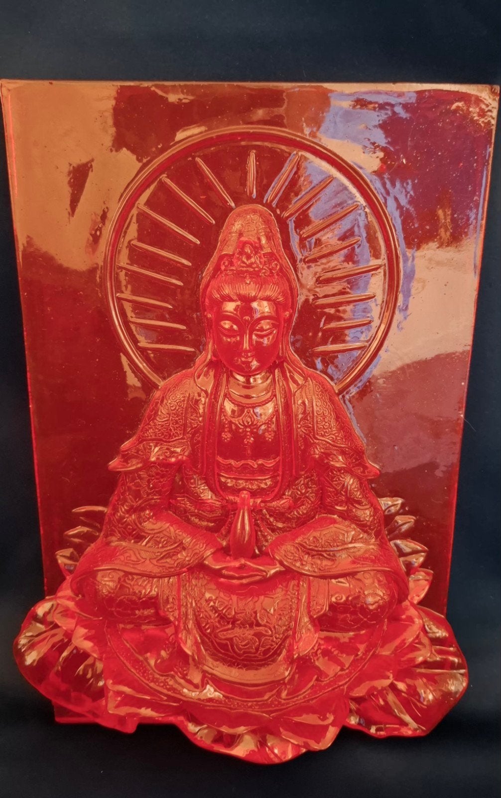 Rood Guanyin Kwan Yin Reliëf Beeld – Zware Kwaliteit, Met reliëf, Rood, 31 cm, Nieuw