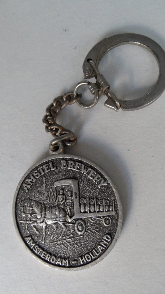 Amstel bier oude sleutelhanger, Verzamelen, Verzenden, Gebruikt, Gebruiksvoorwerp