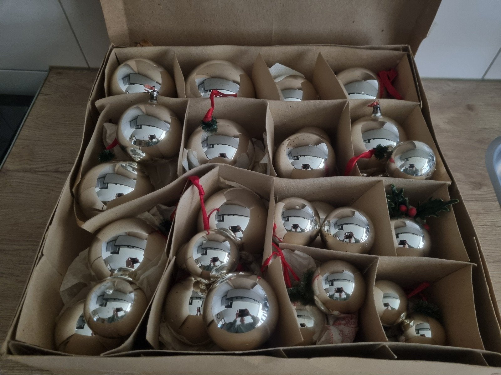 doos met vintage glazen kerst ballen, Diversen, Kerst, Ophalen