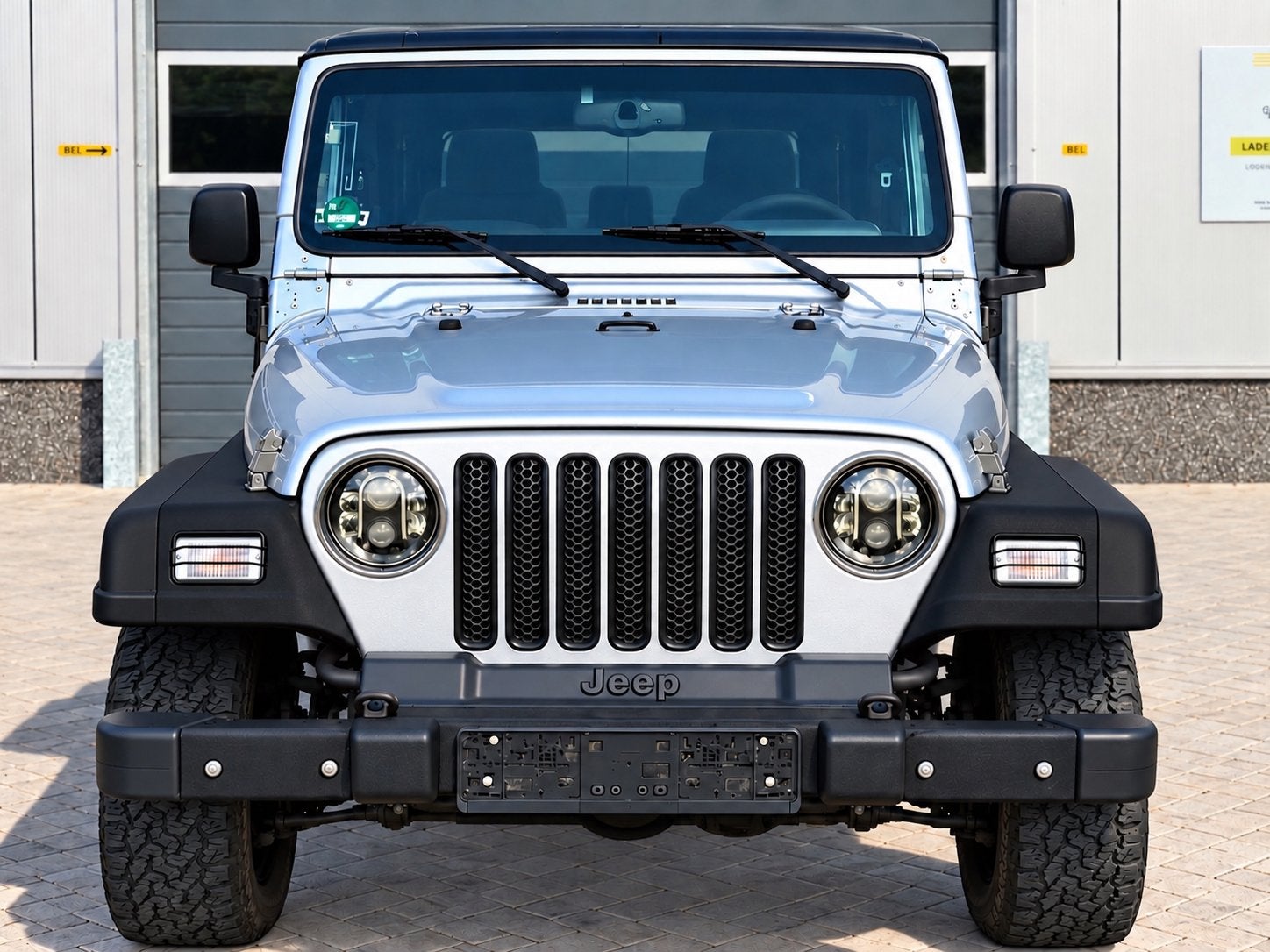 ‼️JEEP WRANGLER TJ 4.0i 180PK SAHARA AUTOMAAT YOUNGTIMER‼️, Auto's, Automaat, Zwart, Traction-control, Bedrijf