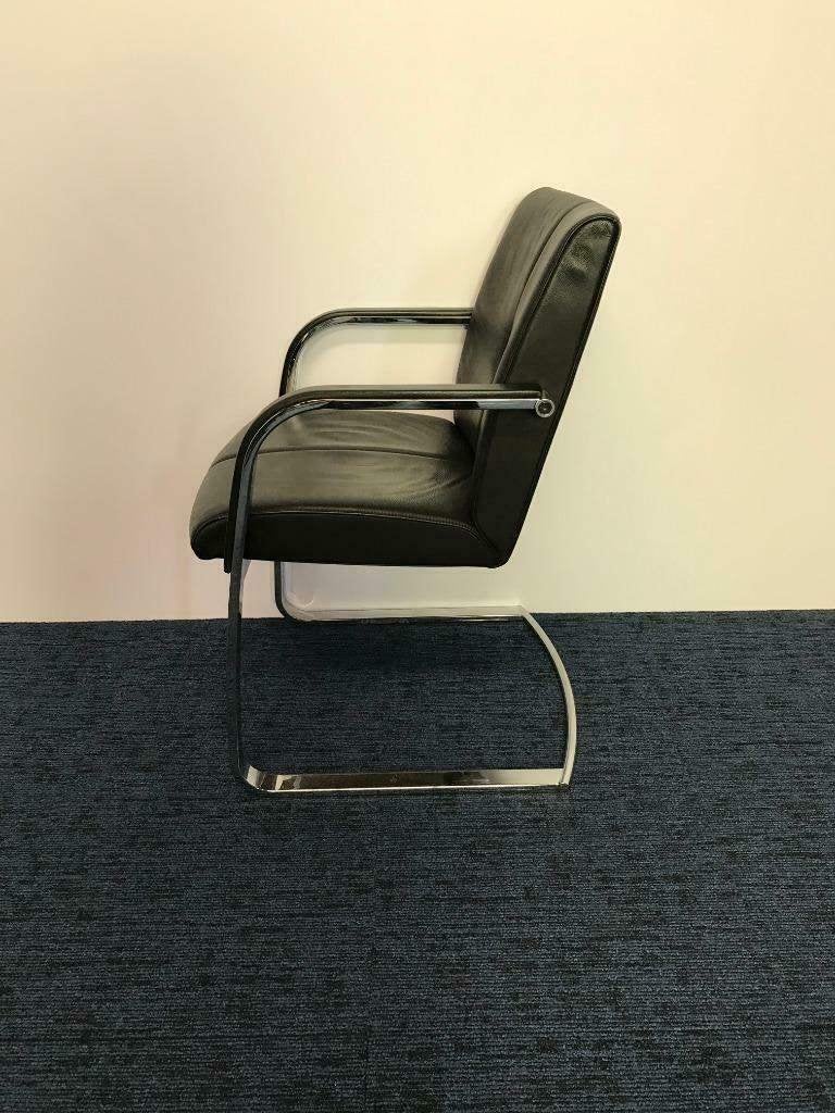 2 x Zwart leren Klober vergaderstoel / conferentiestoel, Ophalen, Gebruikt, Drie, Zwart