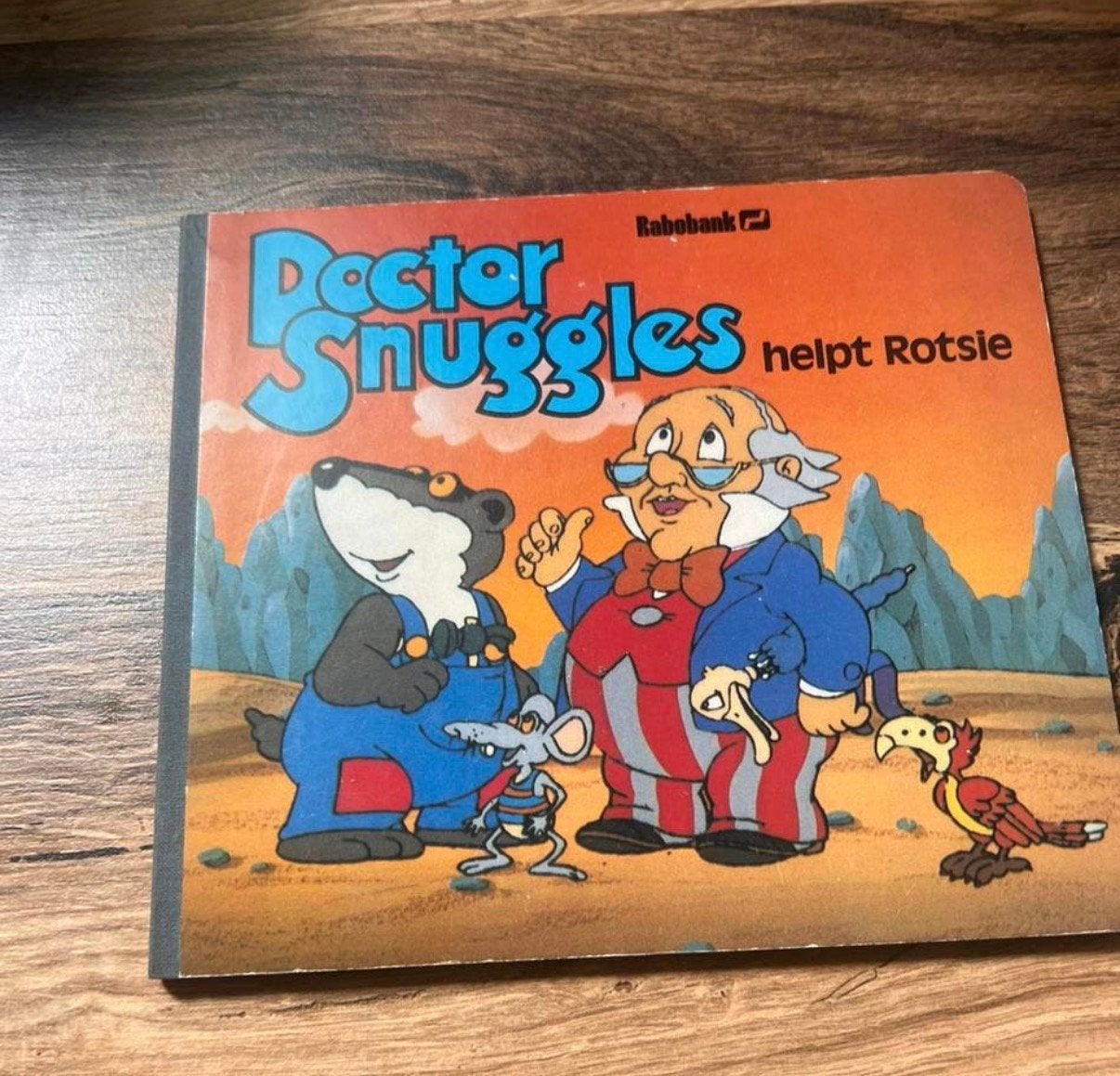 Doctor Snuggles prentenboek “Doctor Snuggles helpt Rotsie, Eén stripboek, Ophalen of Verzenden, Zo goed als nieuw