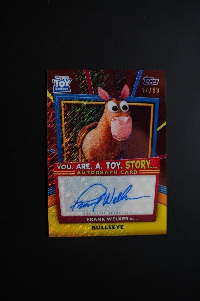 Topps Toy Story Bullseye Auto /99 (Frank Welker), Verzamelen, Disney, Ophalen of Verzenden, Overige figuren, Nieuw, Plaatje of Poster