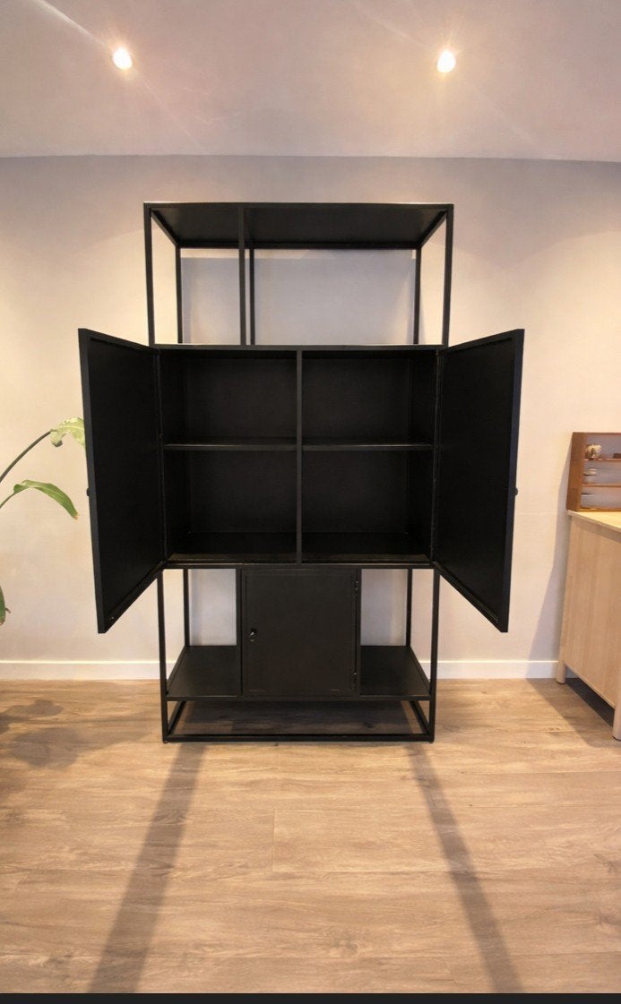 Mooie kast van Giga Meubels (105x40x200 cm), Ophalen, Met deur(en), 100 tot 150 cm, Zo goed als nieuw