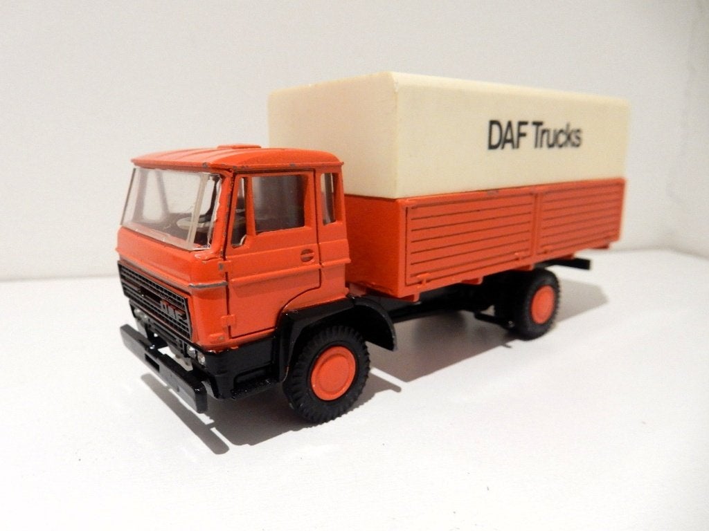 Lion Toys DAF 1900- 2100- 2300 bakwagen met huif 1/50, Hobby en Vrije tijd, Ophalen of Verzenden, Zo goed als nieuw, Bus of Vrachtwagen