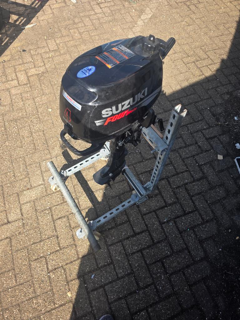 Suzuki DF4 buitenboordmotor (4 PK, 4-takt, kortstaart), Ophalen, Minder dan 5 pk, Zo goed als nieuw, Buitenboordmotor