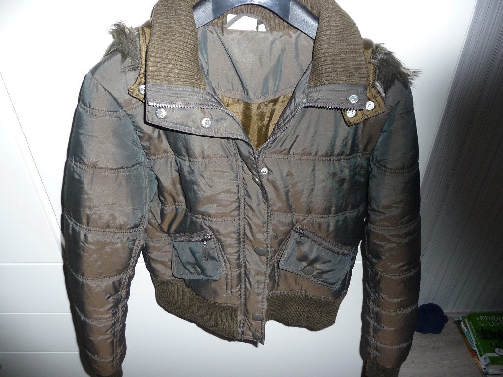 Bruin jack met capuchon. Maat m., Ophalen of Verzenden, Zo goed als nieuw, Maat 38/40 (M), Bruin