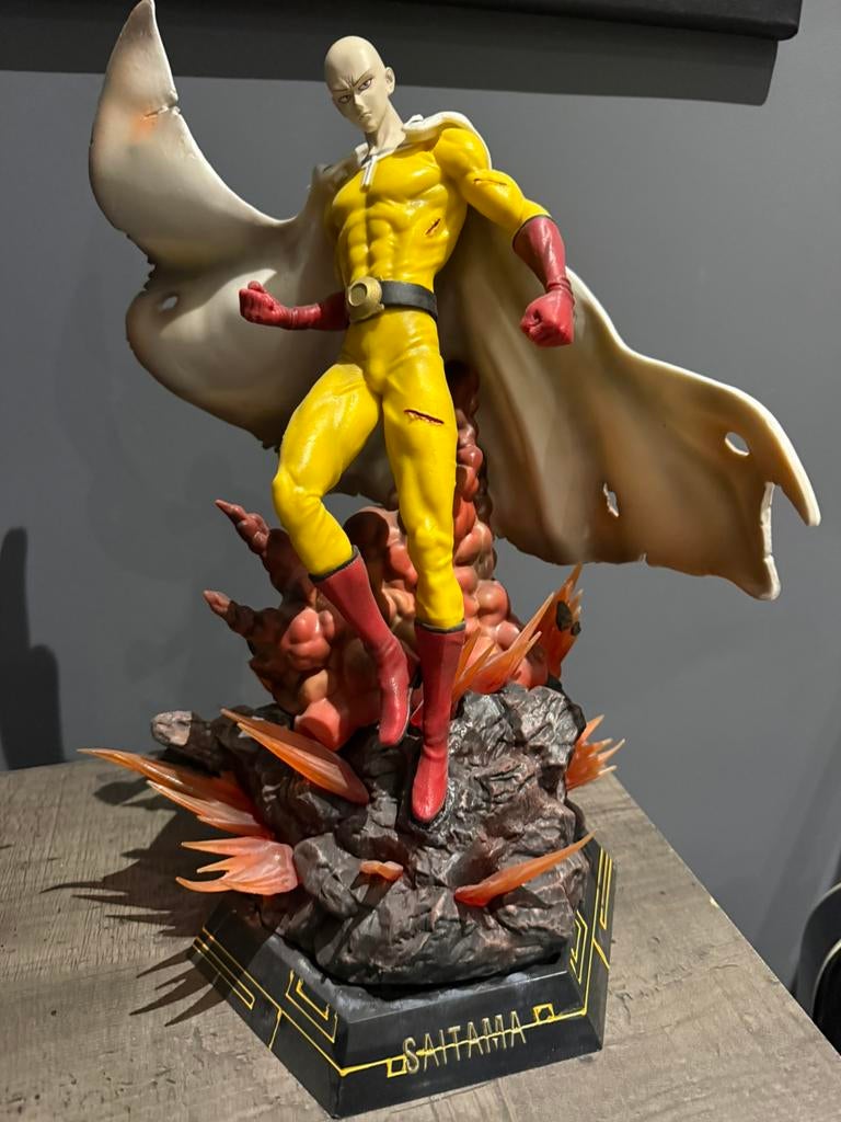 One Punch Man Saitama statue large anime figure Japan, Ophalen of Verzenden, Zo goed als nieuw, Overige soorten