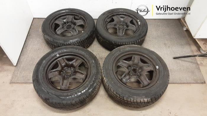Velgen set + winterbanden van een Opel Astra (Astra K 15-), Gebruikt, -, -, Ophalen of Verzenden
