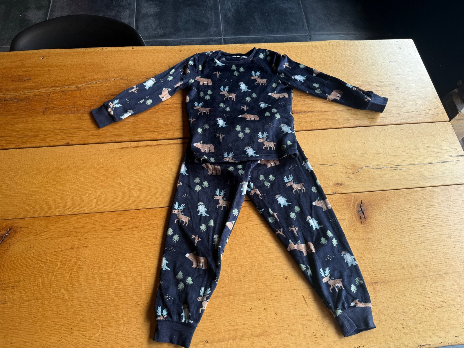 C&A Pyjama met bosdierenprint - Maat 122, Ophalen of Verzenden, Gebruikt, Jongen of Meisje, Overig