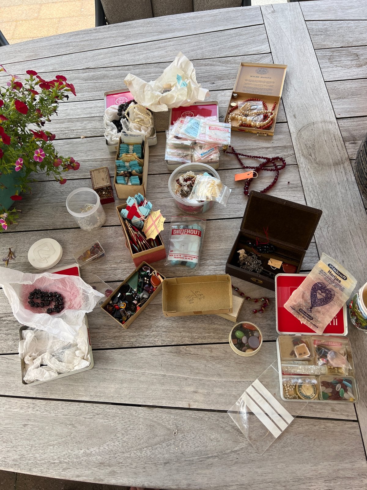 Grote partij kralen, sieraden en hobbybenodigdheden, Kunststof, Gebruikt, Ophalen of Verzenden, Met edelsteen