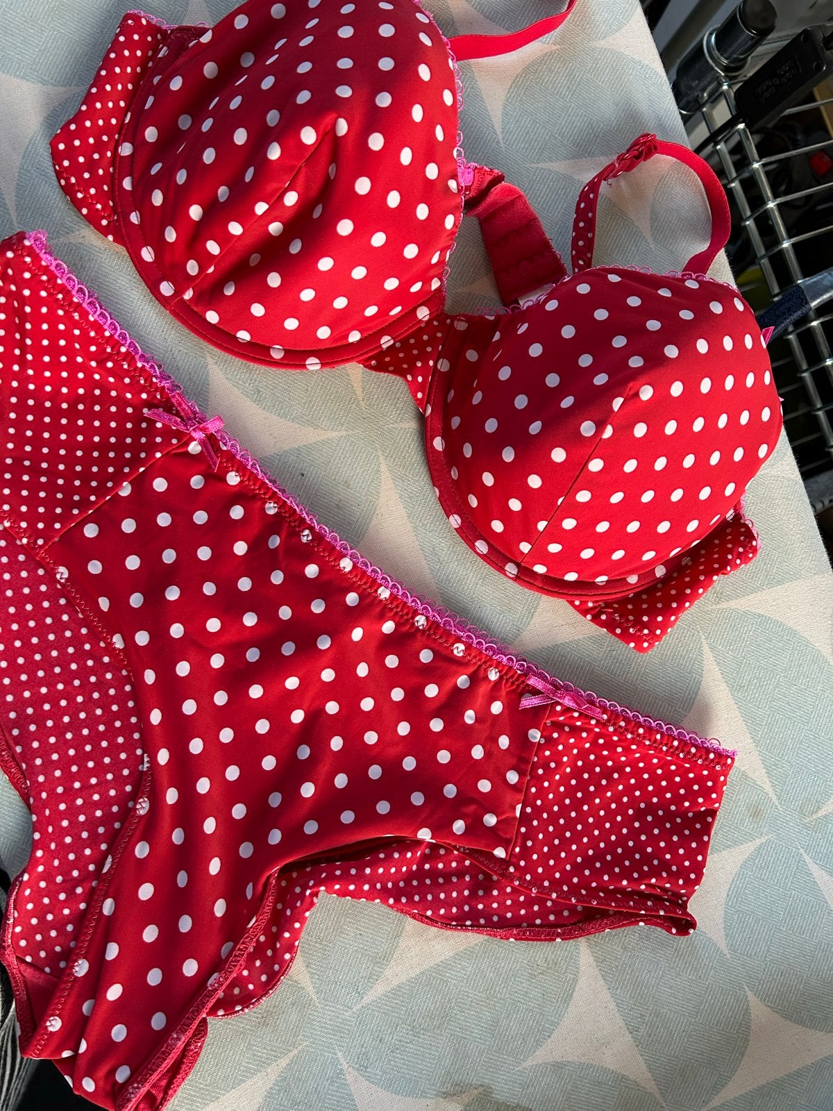HEMA Rood Wit Gestipte BH en Slipje Set, Ophalen of Verzenden, Rood, Setje