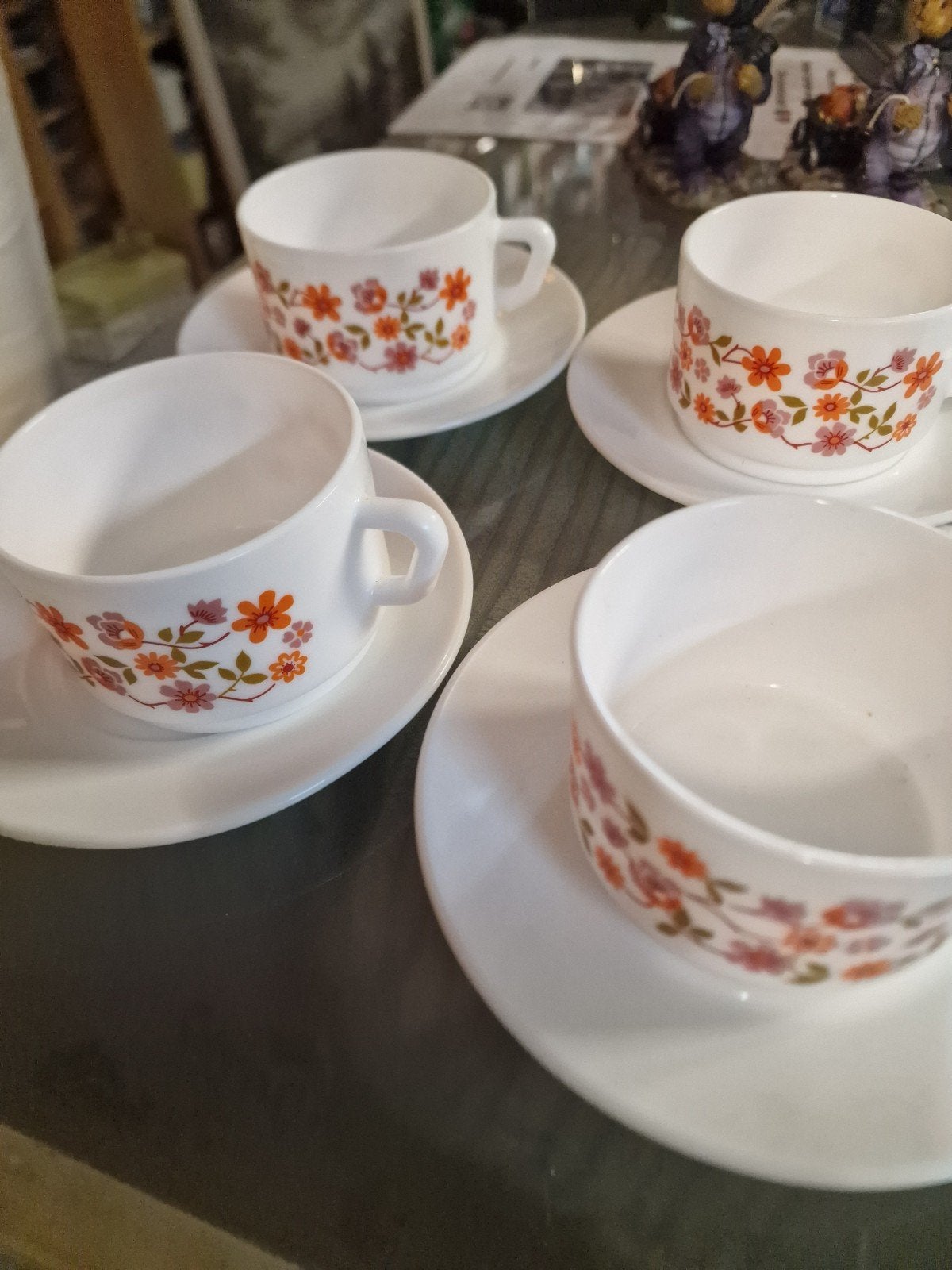 4 Retro Kop en Schotels met Bloemmotief, Ophalen, Gebruikt, Keramiek, Vintage