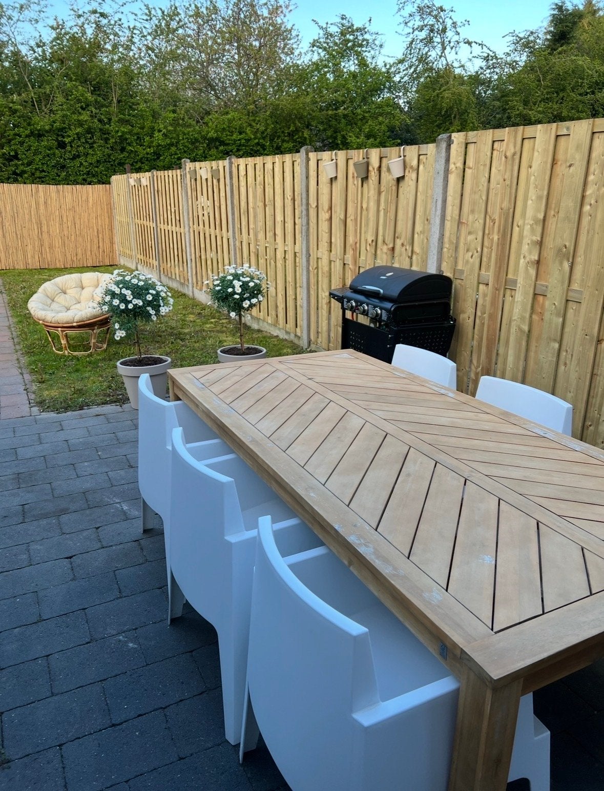 Witte kunststof tuinstoel met armleuningen, Tuin en Terras, Ophalen, Gebruikt, Kunststof