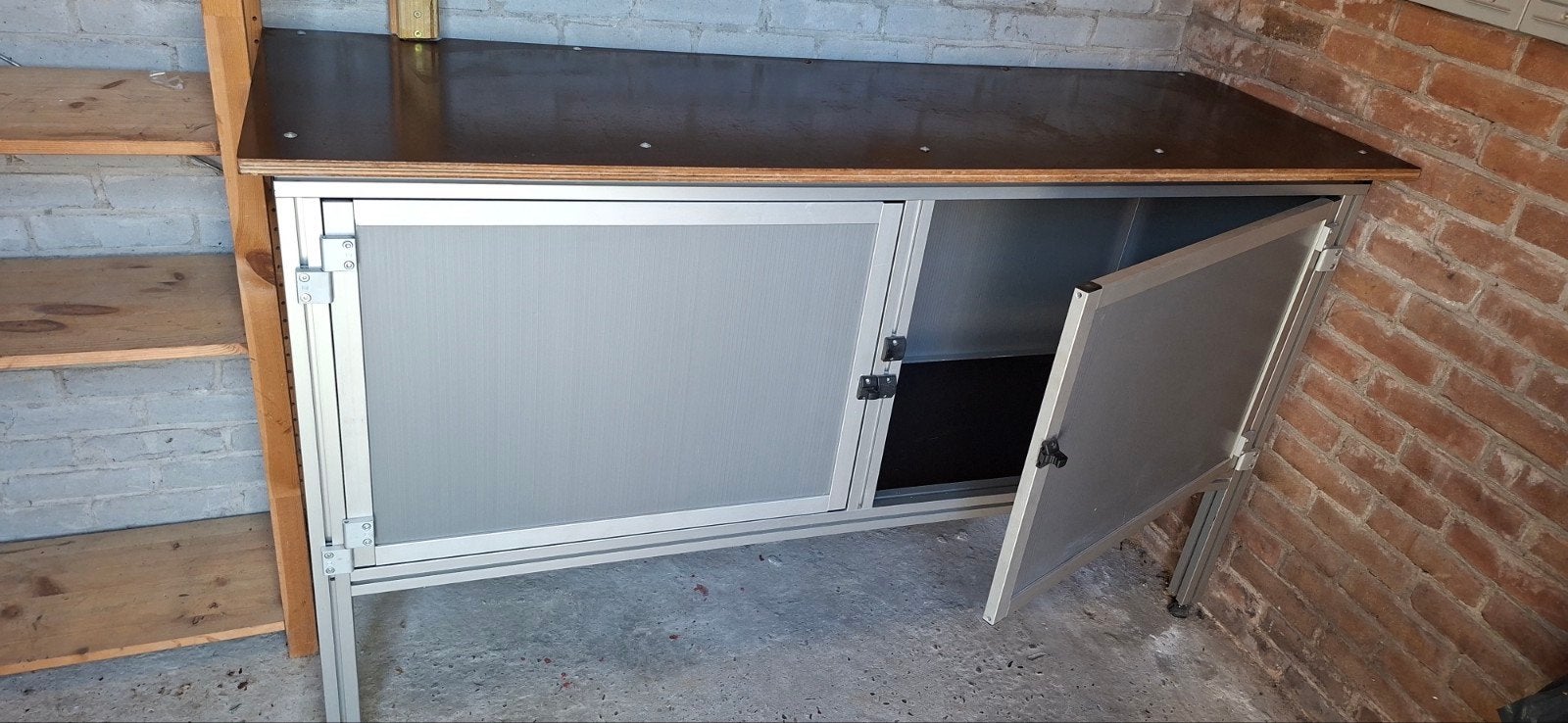 Stevige aluminium buitenkast / werkbank – 165 cm breed, Doe-het-zelf en Verbouw, Werkbanken, Ophalen, Zo goed als nieuw, 120 tot 170 cm