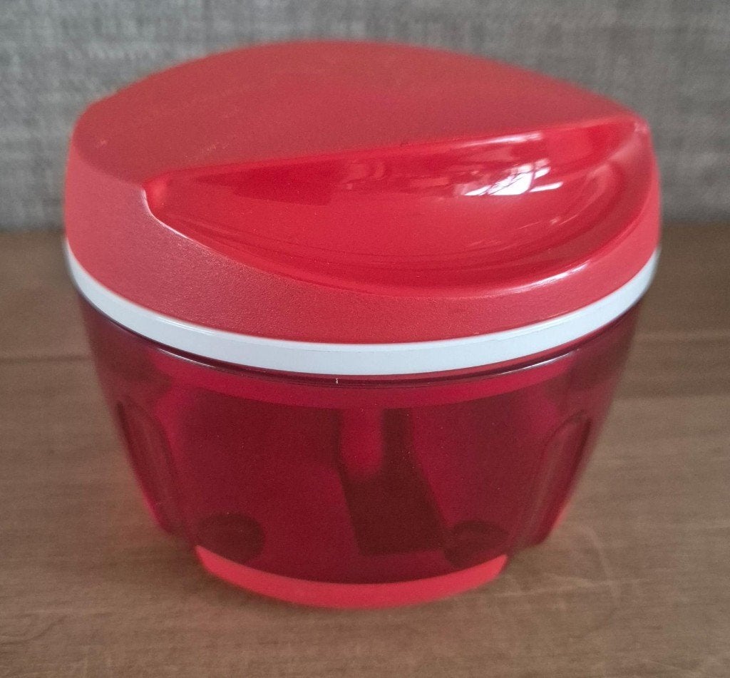 Tupperware happy chopper groentesnijder/hakker 300ML Rood, Huis en Inrichting, Keuken | Tupperware, Zo goed als nieuw, Overige typen