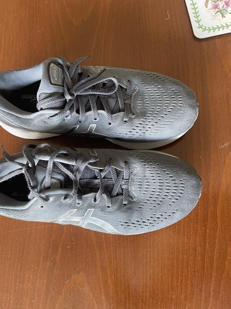 Asics GEL-Kayano 28 - Maat 44 (Extra Wide) - Grijs, Sport en Fitness, Loopsport en Atletiek, Gebruikt, Hardloopschoenen, Ophalen of Verzenden