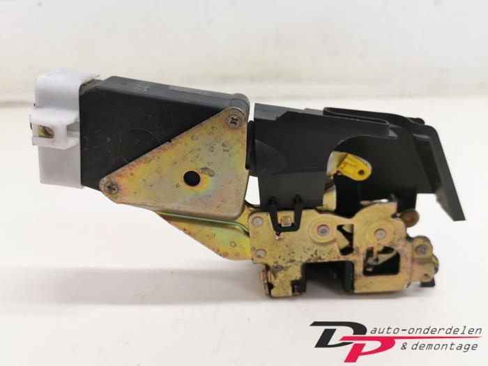 Deurslot Mechaniek 4Deurs rechts-achter van een Mitsubishi C, Gebruikt, -, -, Ophalen of Verzenden