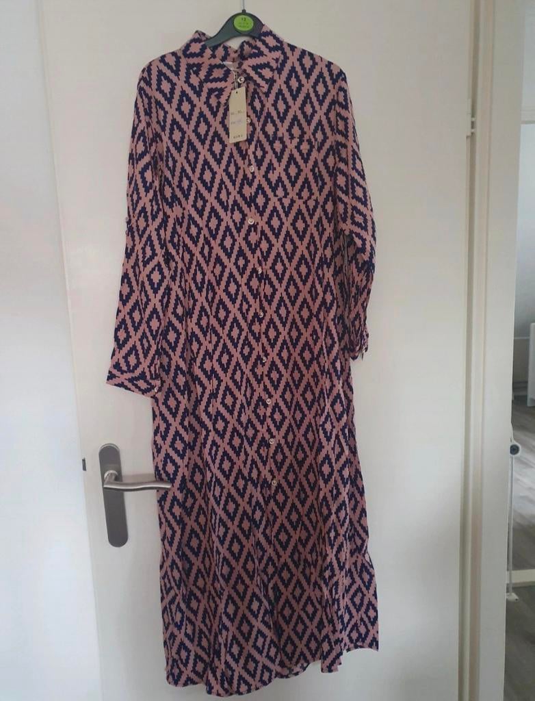 Nieuwe jurk, Kleding | Dames, Jurken, Ophalen of Verzenden, Nieuw, Roze, Onder de knie