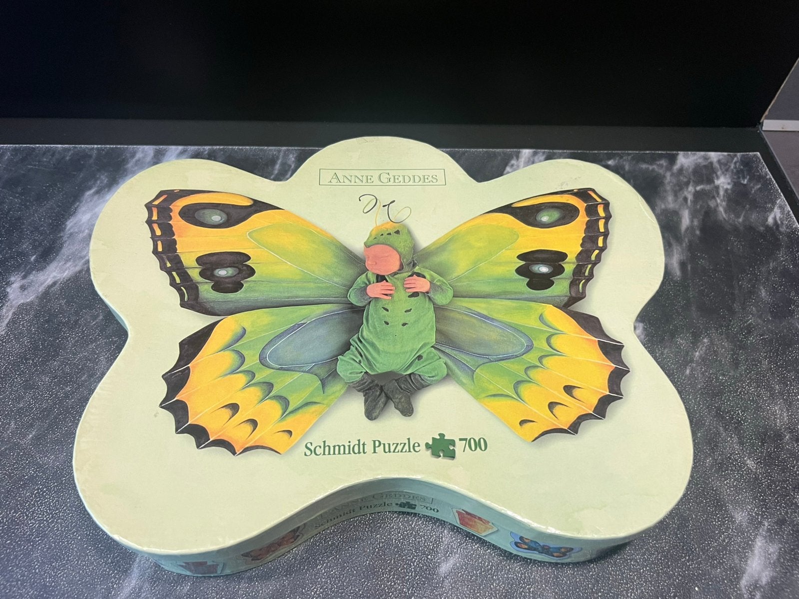 Schmidt Shaped puzzel 700 stukjes Anne Geddes vlinder, Ophalen of Verzenden, Minder dan 500 stukjes, Zo goed als nieuw