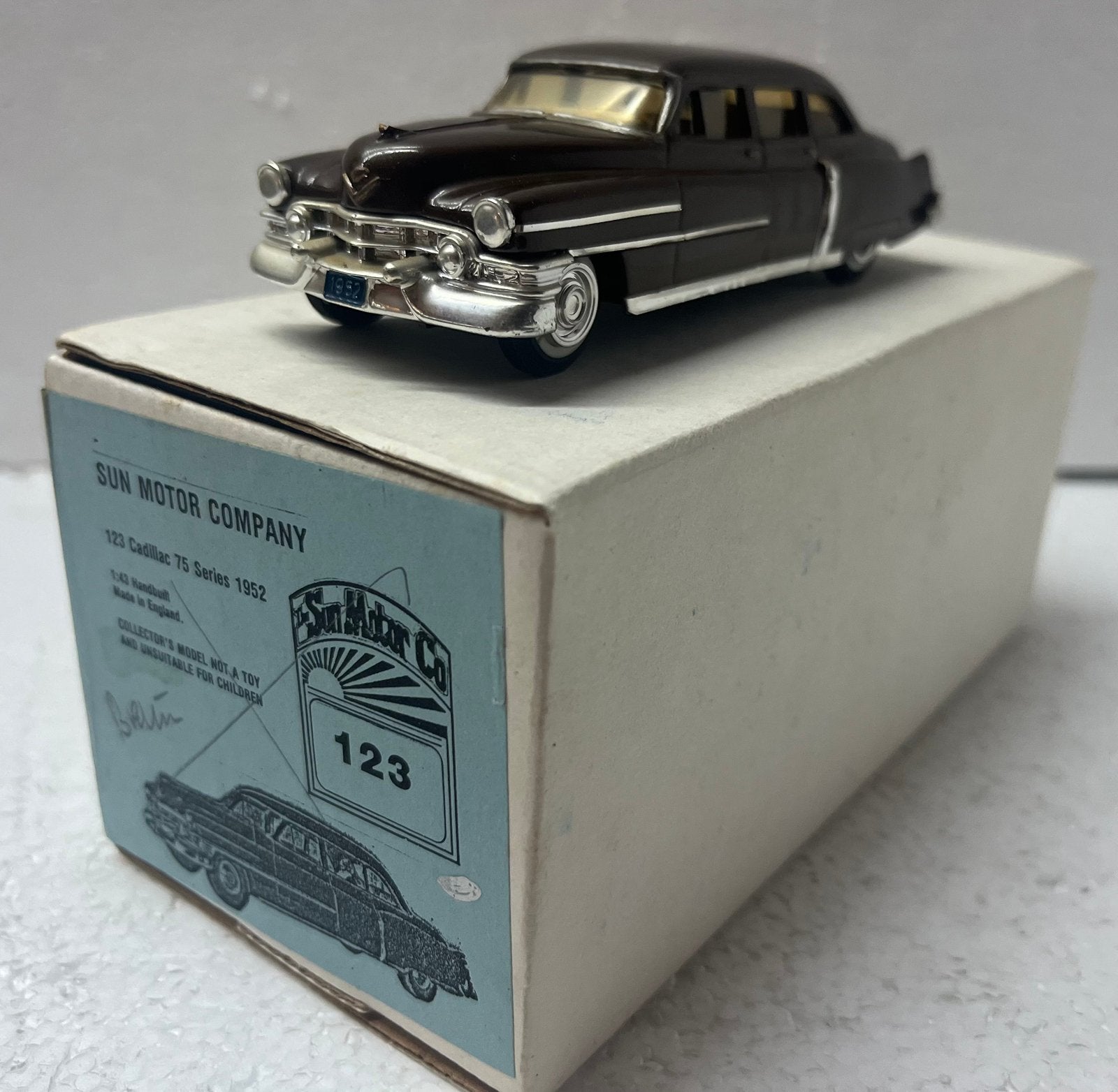 1:43 Sum Motor Company , Cadillac 75 Series 1952, Handbuilt, Hobby en Vrije tijd, Modelauto's | 1:43, Ophalen of Verzenden, Zo goed als nieuw