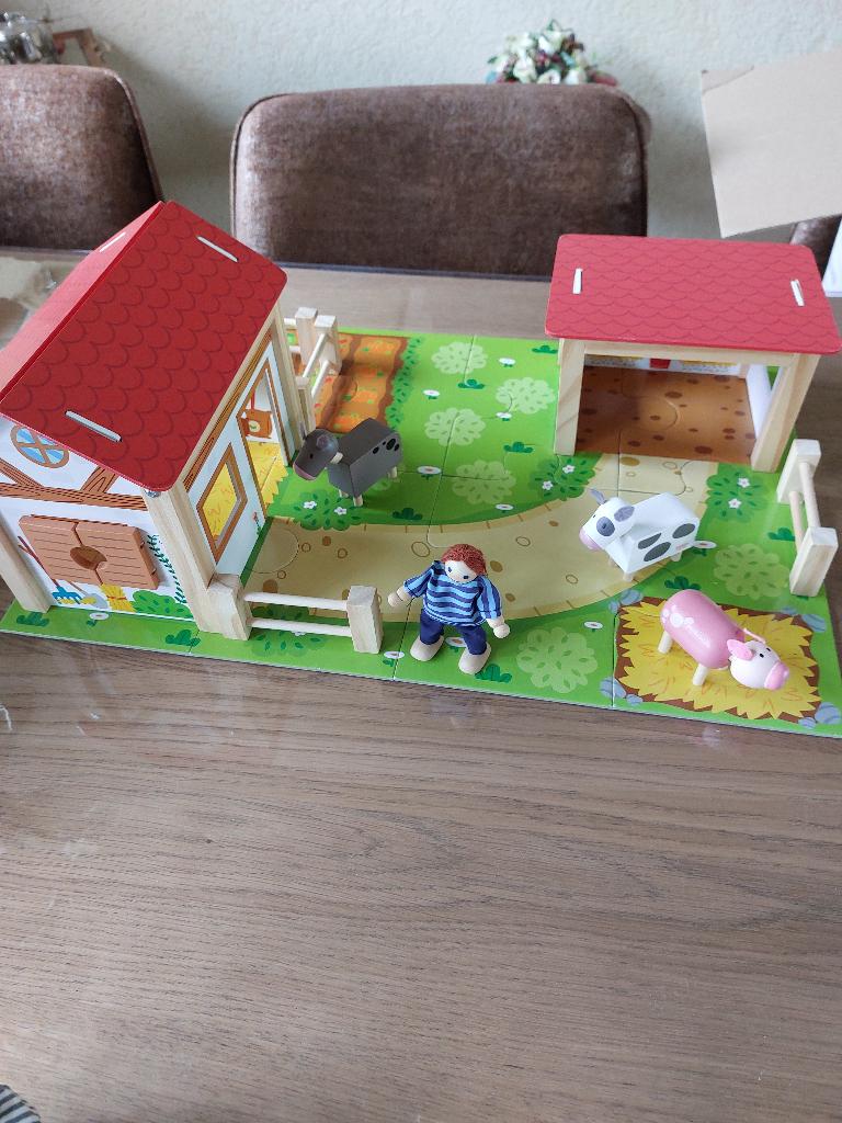 houten boerderij met 5 hekjes, 3 dieren, 1 pop, grondplaat, Kinderen en Baby's, Speelgoed | Houten speelgoed, Ophalen of Verzenden