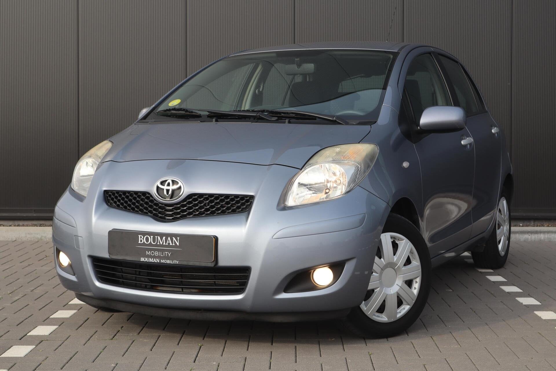 Toyota Yaris 1.3 VVTi Aspiration AUTOMAAT, CLIMATE DEALER OH, 4 cilinders, Blauw, 19 km/l, 550 kg