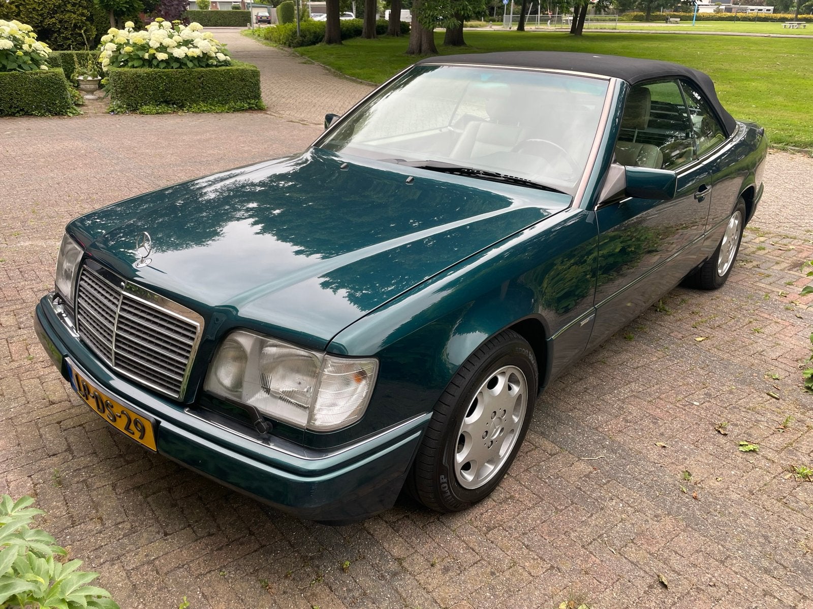 Mercedes-Benz E-Klasse 2.0 E200 Cabriolet 1995 Groen, Auto's, Euro 2, 1998 cc, Beige, 4 cilinders