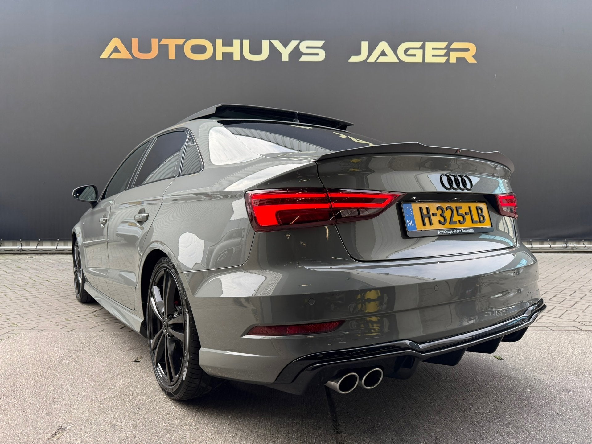 Audi A3 Limousine 35 TFSI Sline Advance Panorama Sport Virtu, Auto's, Dealer onderhouden, 4 cilinders, 150 pk, Leder en Stof