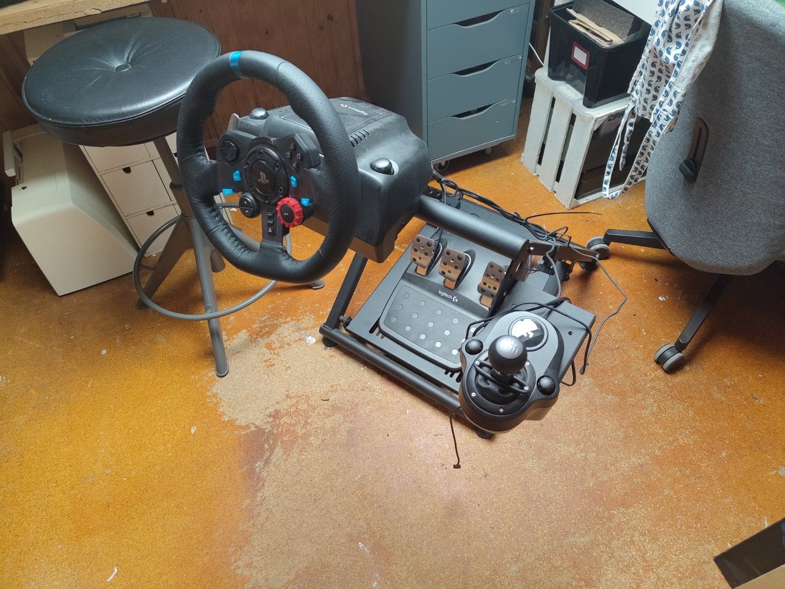Logitech G29 racestuur met pedalen, shifter en wheelstand, Ophalen, Racestuur, Gebruikt, Force feedback