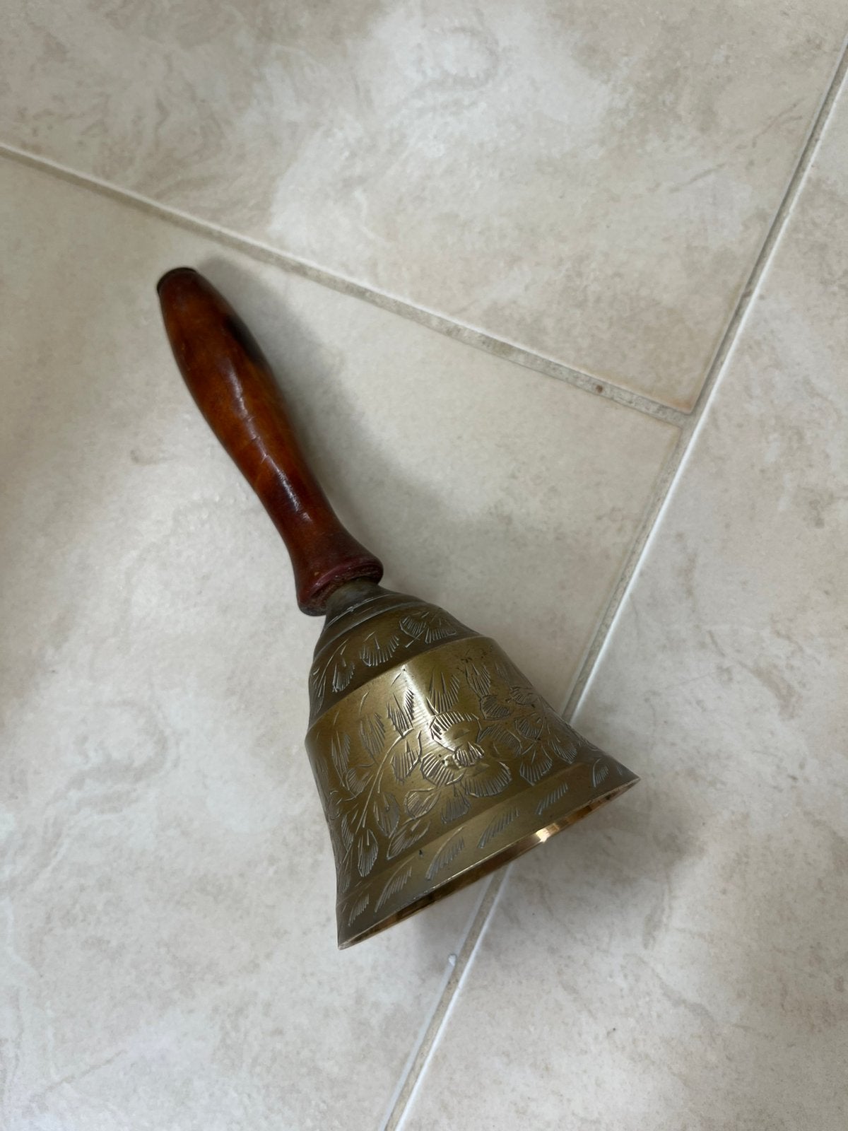 Antieke messing handbel met houten handvat, Ophalen of Verzenden