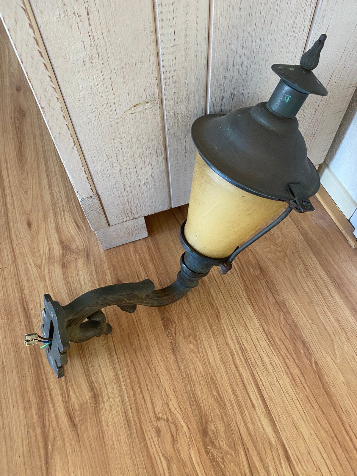 Gietijzer buitenlamp, Ophalen