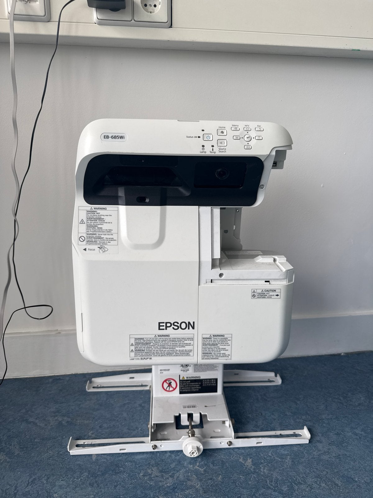 Epson EB-685Wi Ultra-short-throw Projector, Audio, Tv en Foto, Beamers, Ophalen, Gebruikt, LCD, Full HD (1080)