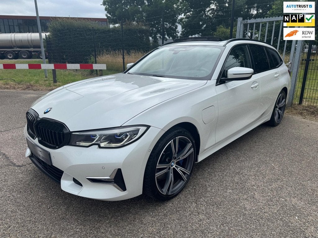 BMW 3-serie Touring 330e xDrive High Executive Laser Pano 36, 1998 cc, Achterwielaandrijving, Gebruikt, 4 cilinders