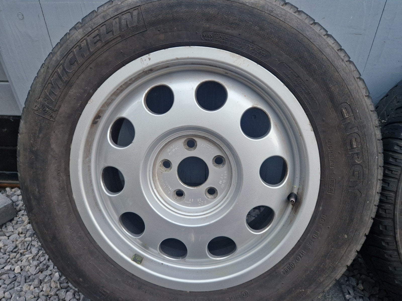 Set originele Audi Pepperpots 5x100 ET38 6J met kapjes, Auto-onderdelen, Banden en Velgen, Ophalen, Audi, Gebruikt, 15 inch