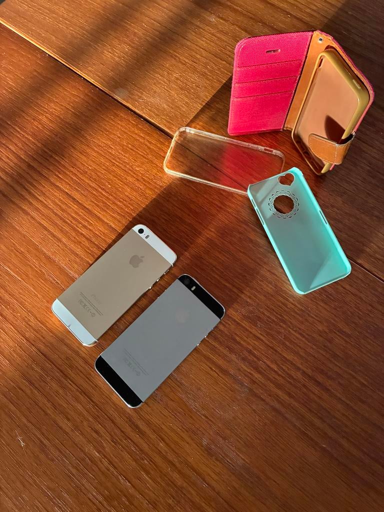 2x Apple iPhone 5S - Goud en Grijs - Zonder Simlock, Telecommunicatie, Mobiele telefoons | Apple iPhone, Gebruikt, 16 GB, Ophalen of Verzenden