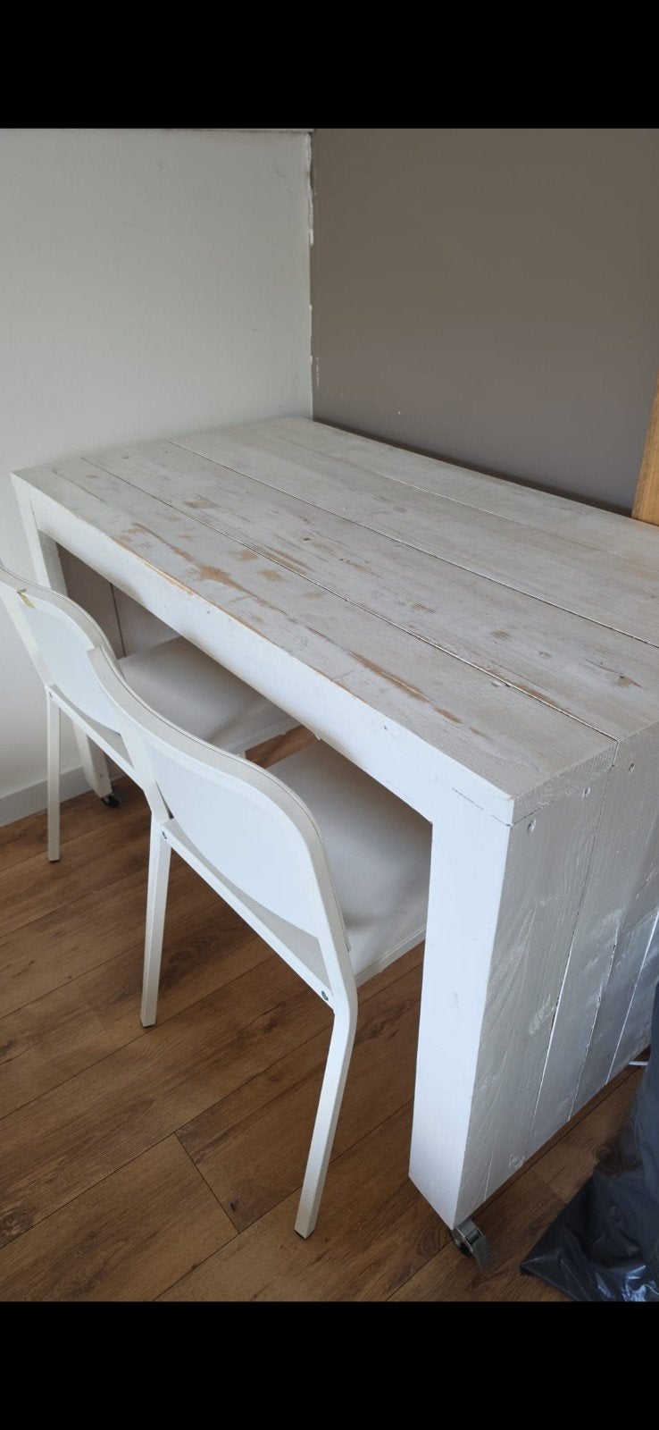 GRATIS Robuuste houten tafel / buro wit geverfd, Huis en Inrichting, Ophalen, Gebruikt, 100 tot 150 cm, 50 tot 100 cm