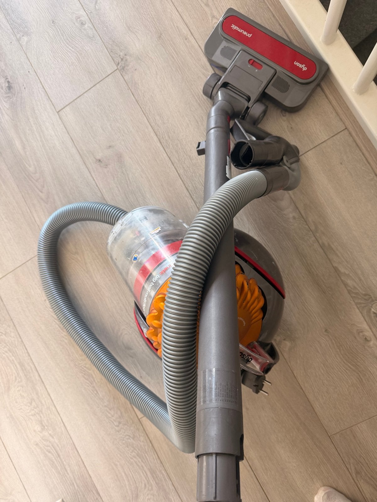 Dyson stofzuiger - Werkt, maar steel defect, Ophalen, Gebruikt, Sledestofzuiger, Dyson