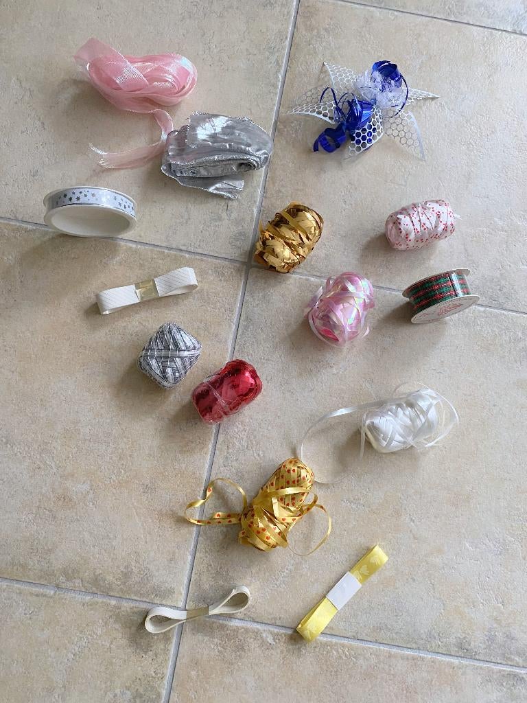 verzameling bolletjes sierlint / rollen cadeaulint /plakband, Diversen, Cadeaupapier, Ophalen of Verzenden, Nieuw