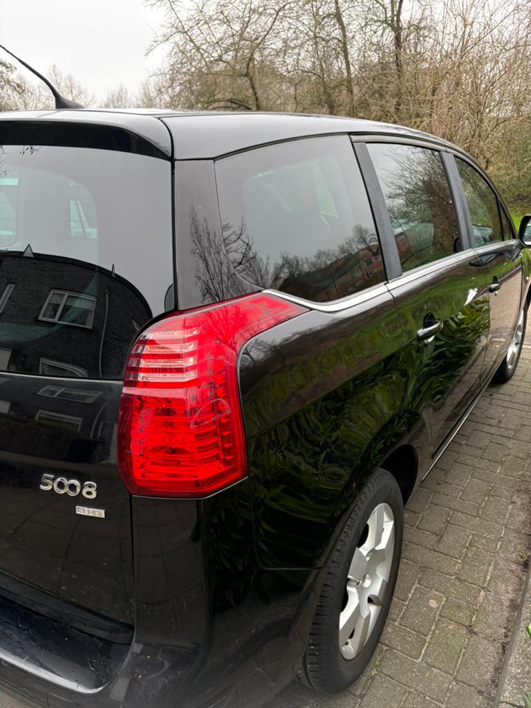 Peugeot 5008 1.6 Hdif 2-TRONIC 7PL 2014 Zwart, Euro 5, Stof, Zwart, 4 cilinders