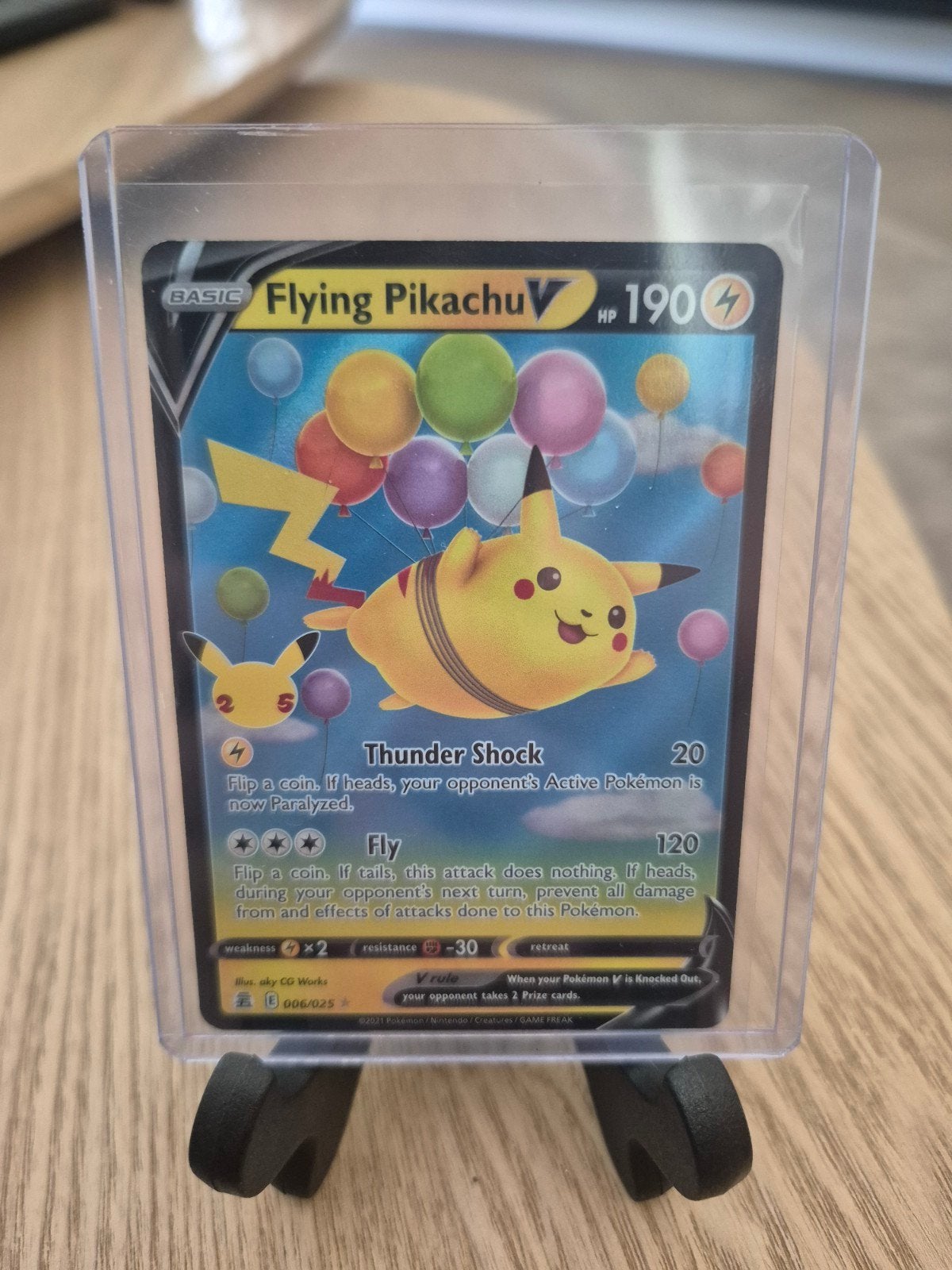 Pokémon Flying Pikachu V Holo 25/25 Celebrations, Ophalen of Verzenden, Zo goed als nieuw, Losse kaart, Foil