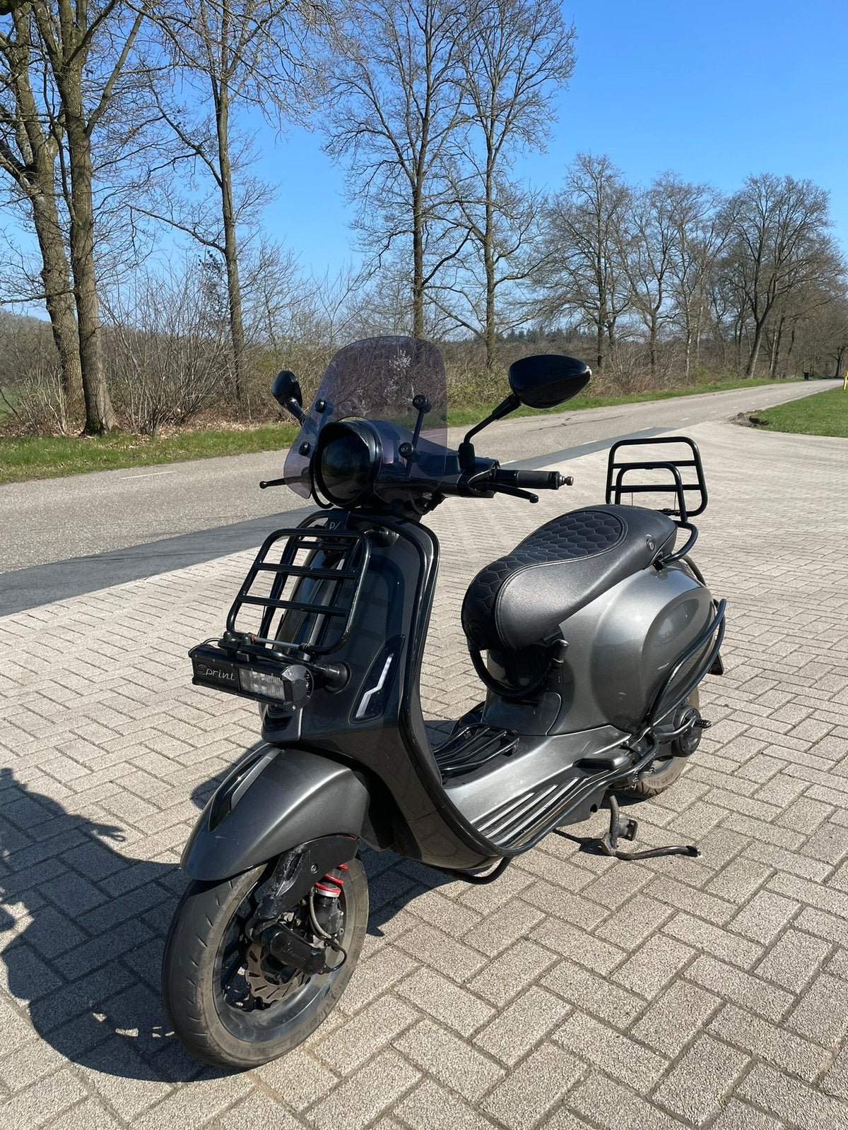 Vespa Primavera / Sprint ombouw / Geel kenteken, Fietsen en Brommers, Ophalen, Overige modellen, Maximaal 45 km/u, Zo goed als nieuw