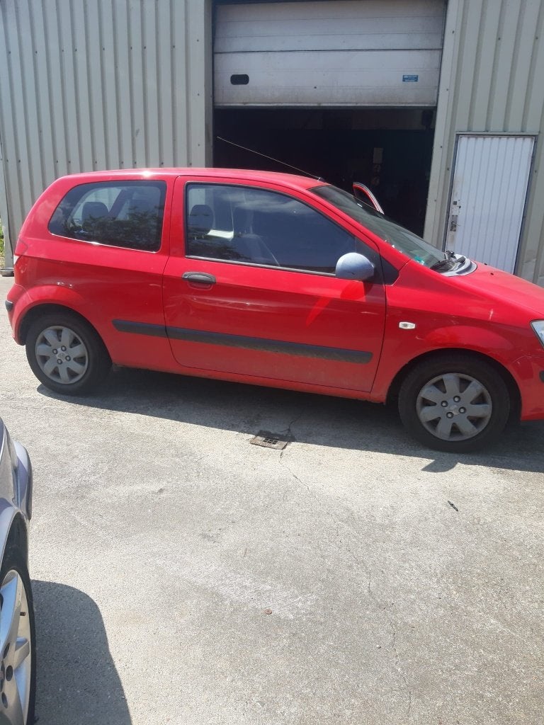 Hyundai Getz 1.1 5DRS 2005 Rood, Auto's, Hyundai, Voorwielaandrijving, 31 €/maand, 4 cilinders, Automatische klimaatregeling