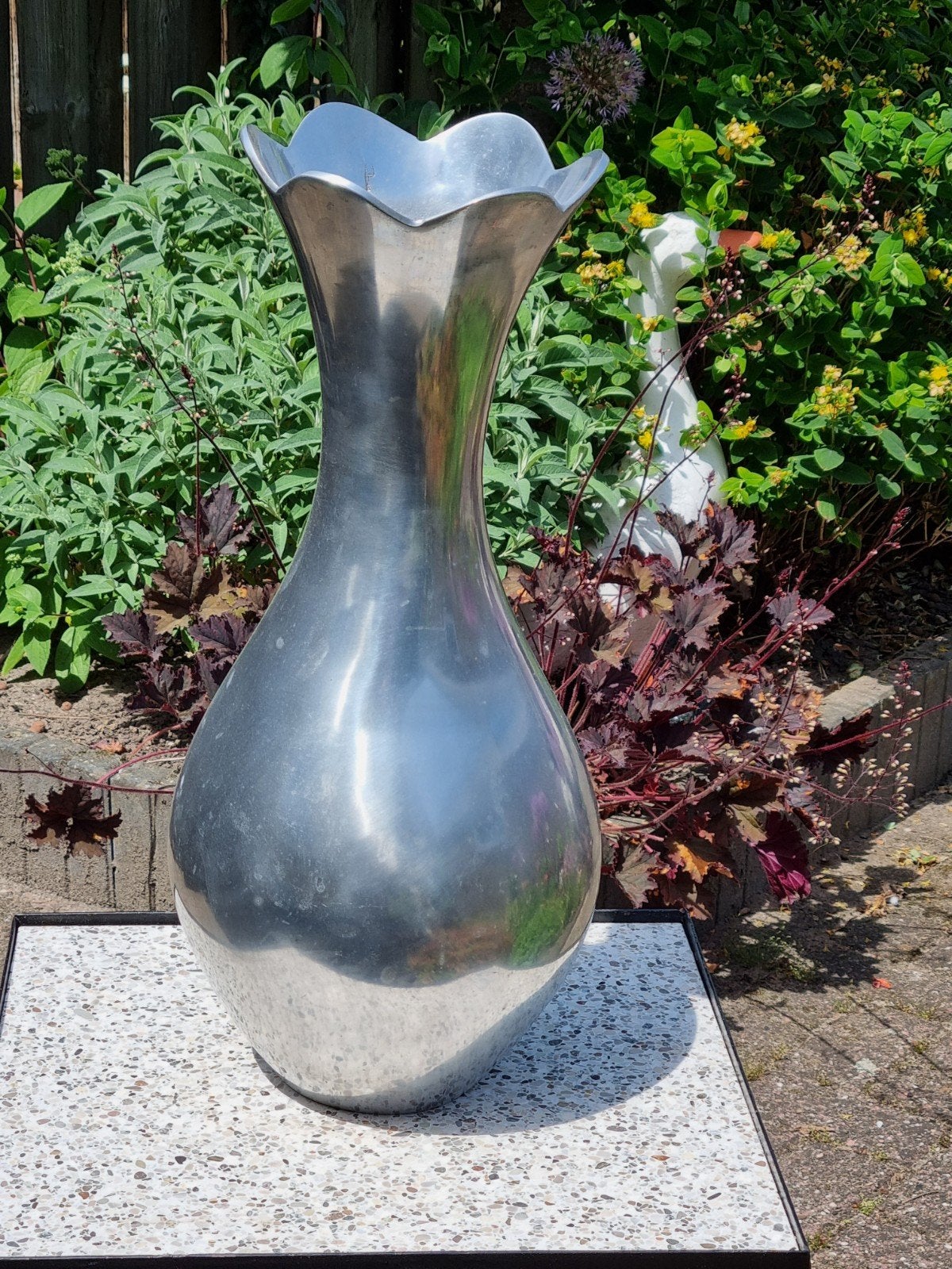 Grote, licht gebogen,  ALUMINIUM  VAAS  50 cm, Overige materialen, Gebruikt, Overige kleuren, 50 tot 75 cm