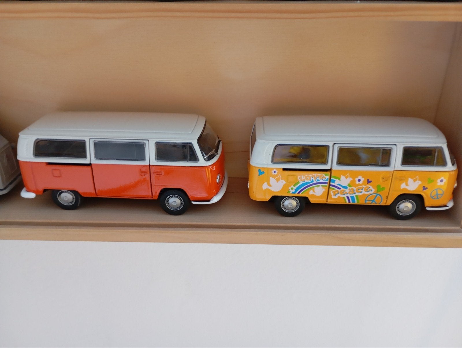 Set van 2 Volkswagen T2 busjes - modelauto's, Ophalen of Verzenden, Zo goed als nieuw, Bus of Vrachtwagen, Overige merken