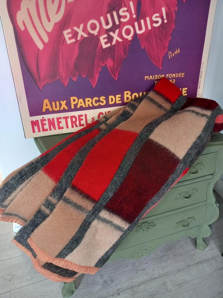Vintage wollen deken, rood, beige, grijs geblokt, Gebruikt, 100 tot 150 cm, Grijs, Ophalen of Verzenden