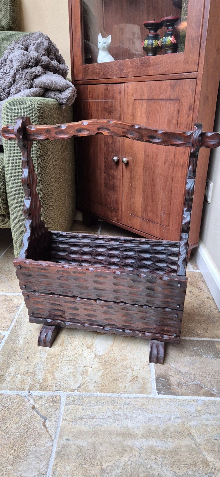 Vintage Brutalistische Houten Krantenbak - Uniek Design, Huis en Inrichting, Woonaccessoires | Krantenbakken en Lectuurbakken