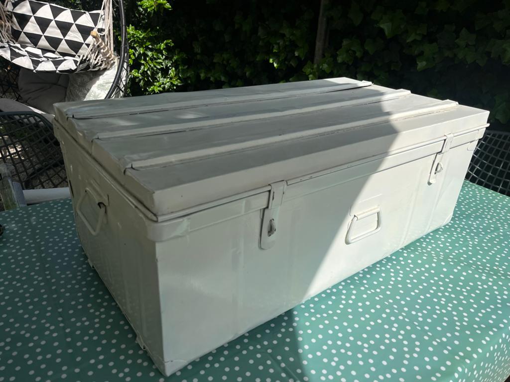 Vintage KLM metalen hutkoffer / vliegtuigkist - Wit, Huis en Inrichting, Woonaccessoires | Kisten, Gebruikt, 50 tot 100 cm, Ophalen of Verzenden