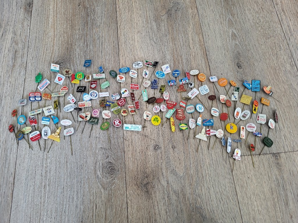 Grote partij Speldjes Pins reclame merken Jaren 60 en 70, Ophalen of Verzenden, Gebruikt